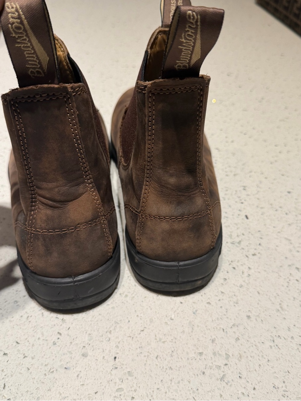 Blundstone-Brown Chelsea Rustic Boots - Picture 6 of 8